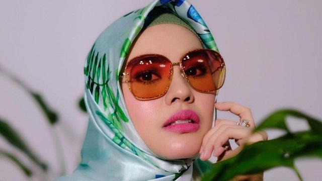 6 Potret Maternity Shoot Kartika Putri Elegan Dengan