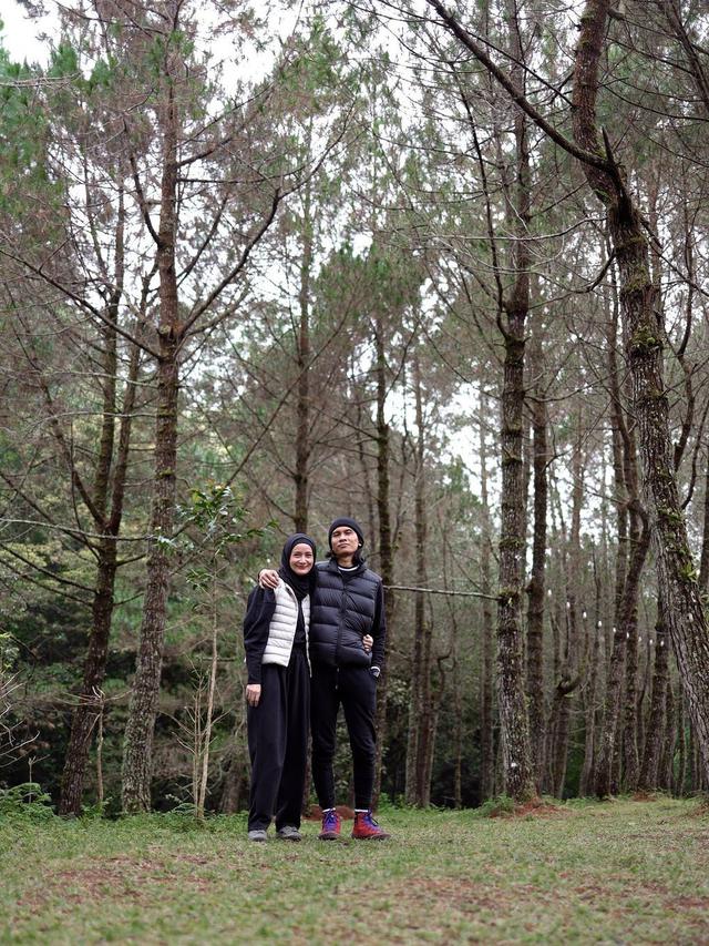 Jarang Tersorot, Ini 6 Potret Mesra Tria The Changcuters dan Dhatu Rembulan