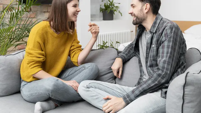 Cara Menentukan Batasan Posting Hubungan di Media Sosial (photo by freepik.com)