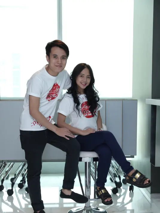 Edo & Alma finalis asal Jakarta berhasil menarik perhatian dari dewan juri yang terdiri dari Cakra Khan, Bagus (NTRL), dan Jenita Janet. Sayang penampilannya masih terlihat kaku. (Galih W. Satria/Bintang.com)