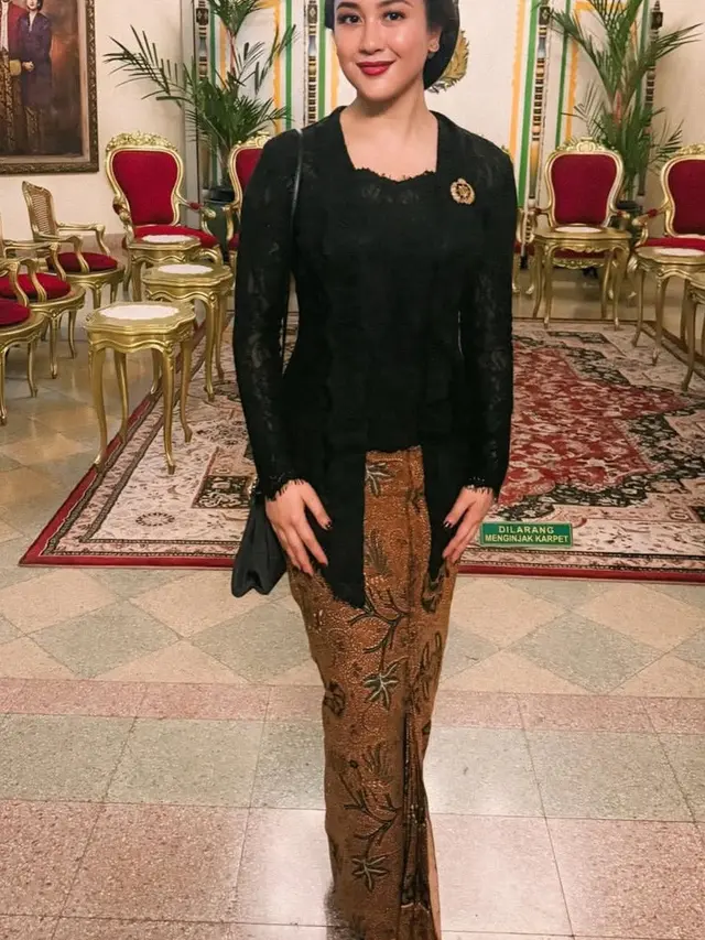 Sherina Munaf saat Kirab Malam Satu Suro di Solo. [@sherinamunaf]