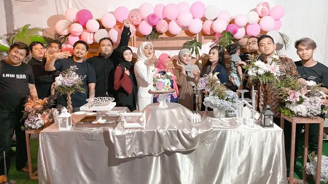 Dikabarkan Dekat, Ini 6 Momen Kebersamaan Didi Mahardika dan Rosmanizar