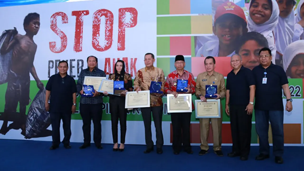 5 Kepala Daerah Ini Raih Penghargaan dari Kemnaker