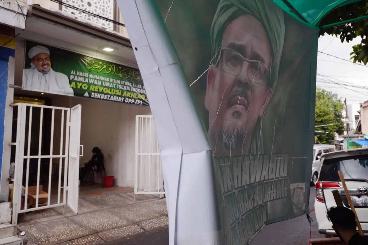 FOTO: Suasana Sekitar Markas FPI Pasca Dibubarkan Pemerintah
