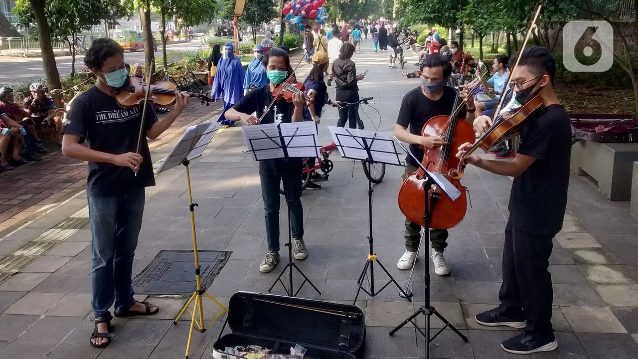 FOTO: Ngamen Musik Klasik di Pedestrian Kebun Raya Bogor