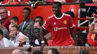 Paul Pogba mengalami hari yang kurang mengenakkan ketika Manchester United bersua Norwich City pada laga pekan ke-33 Premier League di Old Trafford, Sabtu (16/4/2022) malam WIB. (AFP/Paul Ellis)