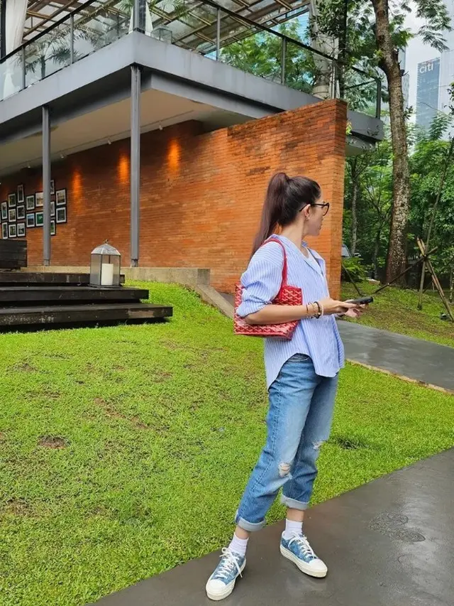 Ussy Sulistiawaty makin muda (Instagram/ussypratama)