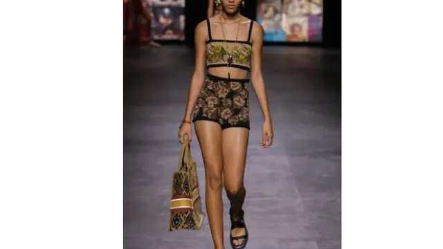 Mejeng di Paris Fashion Week, Kain Endek Bali Dipakai dalam Koleksi Dior Teranyar
