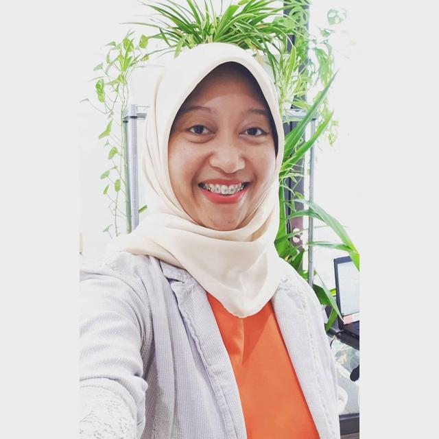 7 Potret Ayu Kartika Dewi, Stafsus Jokowi yang Gelar Pernikahan Beda Agama