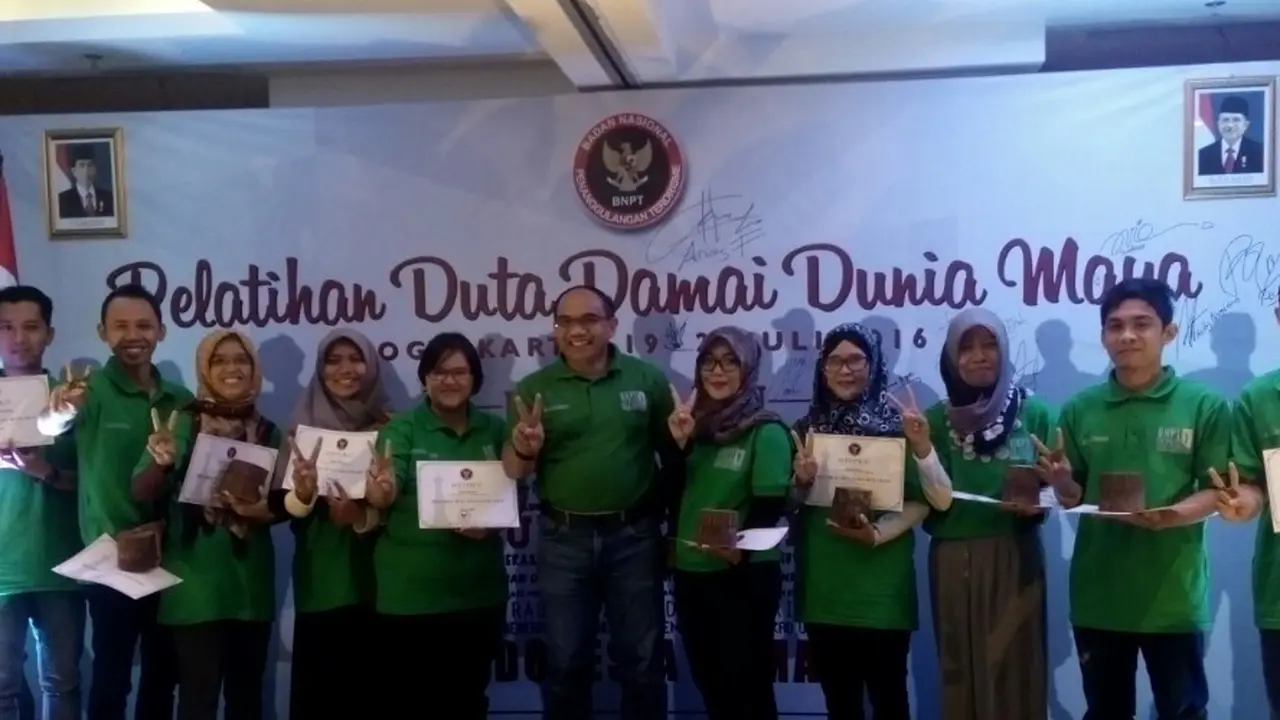 60 Anak Muda Jogja Duta Damai Dunia Maya