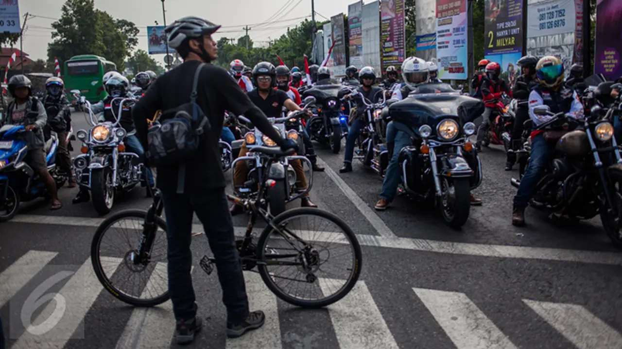 20150816-Sepeda Hadang Motor Gede-Elanto Wijoyono