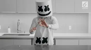 DJ Internasional Marshmello membuat geger warganet Indoonesia dengan memposting video dengan lagu Eta Terangkanlah.