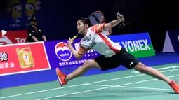 Tunggal putri Indonesia, Gregoria Mariska Tunjung bereaksi setelah kehilangan satu poin melawan pebulu tangkis Taiwan, Tai Tzu Ying pada babak perempat final Piala Sudirman 2019 di Nanning, China, Jumat (24/5/2019). Gregoria Mariska kalah dua gim langsung 16-21, 14-21. (WANG ZHAO/AFP)