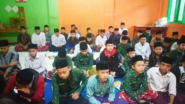 Pendidikan ahlakul karimah di kalangan pesantren, dinilai menjadi salah satu upaya paling efektif mencegah penyebaran radikalisme