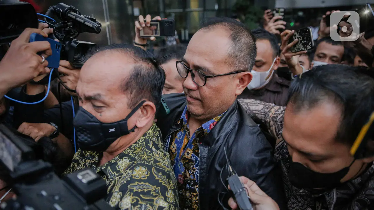 Ekspresi Lelah Ayah Mario Dandy Rafael Alun Trisambodo Usai Diperiksa KPK Selama 8 Jam
