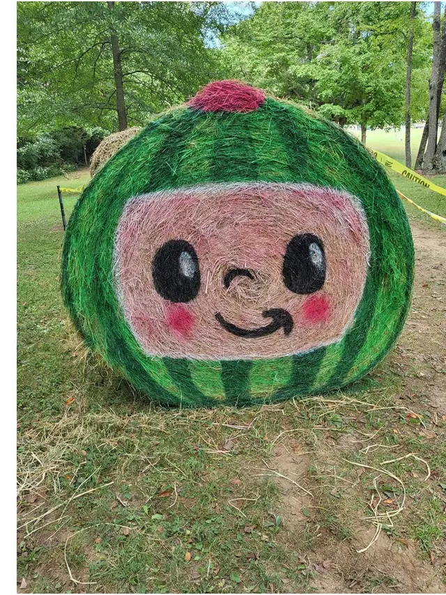Seniman Ini Bikin Patung Kartun dari Jerami Jelang Halloween, 6 Hasilnya Bikin Takjub