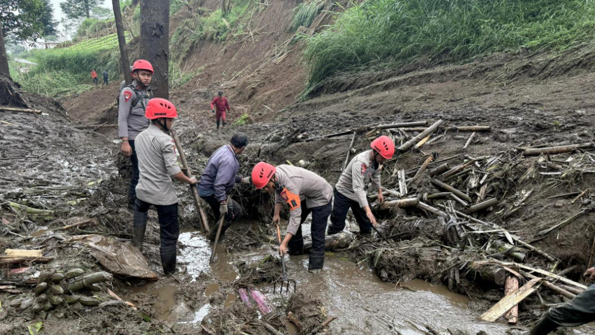 Banjir Bandang Terjang Lembang, Seorang Warga Dilaporkan Hilang