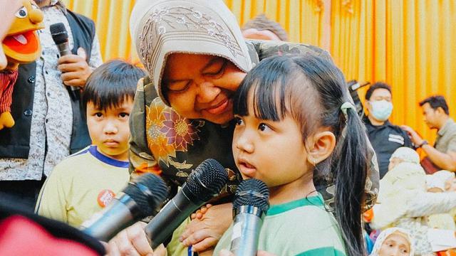 5 Momen Hangat Tri Rismaharini dengan Warga Surabaya