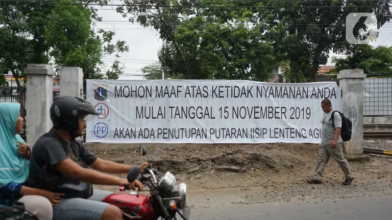 Jalur Putar Balik di Depan Kampus IISIP Lenteng Agung Ditutup