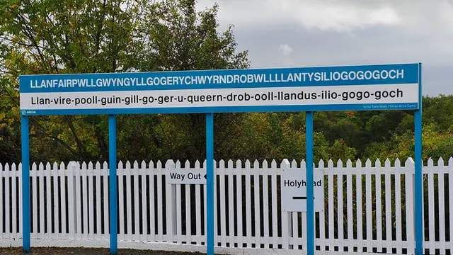 Llanfairpwllgwyngyllgogerychwyrndrobwllllantysiliogogogoch