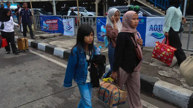 Arus Balik Lebaran 2026, Terminal Kampung Rambutan Dipadati Pemudik