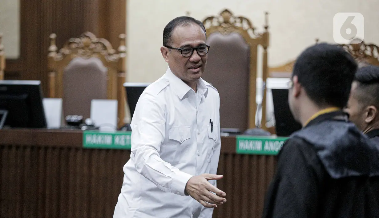 Rafael Alun seharusnya menjalani sidang pembacaan vonis di kasus gratifikasi dan tindak pidana pencucian uang hari ini. (Liputan6.com/Faizal Fanani)
