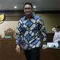 Gubernur Jambi nonaktif, Zumi Zola usai menjalani sidang pembacaan tuntutan di Pengadilan Tipikor, Jakarta, Kamis (8/11). Zumi Zola dituntut 8 tahun penjara dan denda Rp 1 miliar dengan subsider 6 bulan penjara. (Liputan6.com/Helmi Fithriansyah)