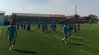 Skuat Persib Bandung berlatih di Lapangan Lodaya. (Huyogo Simbolon)