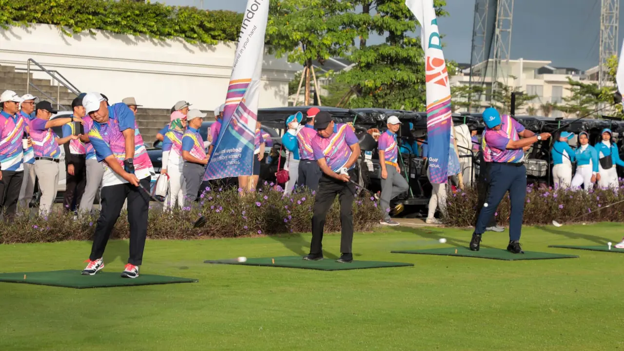 Pukul Bola Asap, Menpora Amali Hadiri Turnamen AMA Executive Golf di Sedayu Indo Golf Jakarta