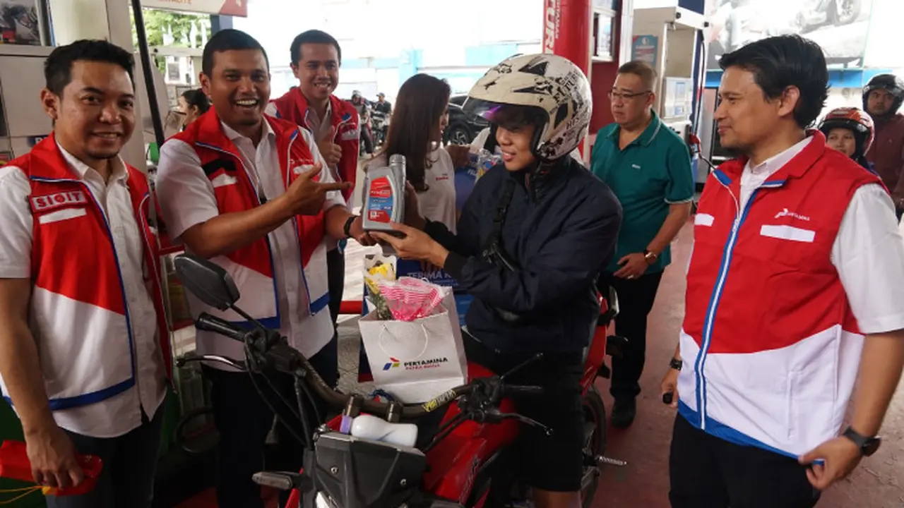 Pertamina Lubricants rayakan Hari Pelanggan Nasional dengan bagikan pelumas gratis