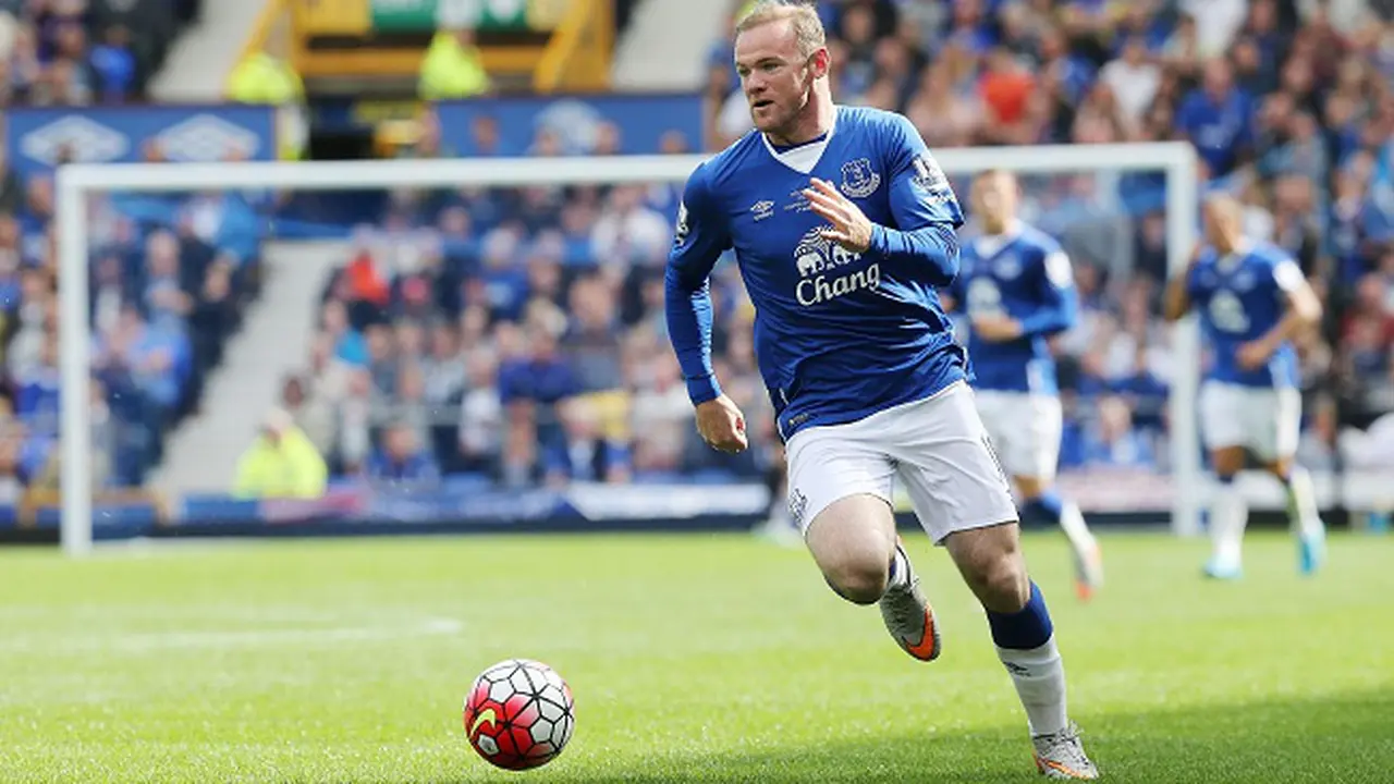 Wayne Rooney berseragam Everton dalam pertandingan persahabatan Duncan Ferguson testimonial, Minggu (2/8/2015). (BPI/REX Shutterstock)