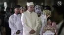 Ekspresi Vicky Prasetyo jelang akad nikah di Mesjid Istiqlal, Jakarta, Jumat (9/2). Pasangan pengantin memilih gaun berwarna putih. (Liputan6.com/Faizal Fanani)