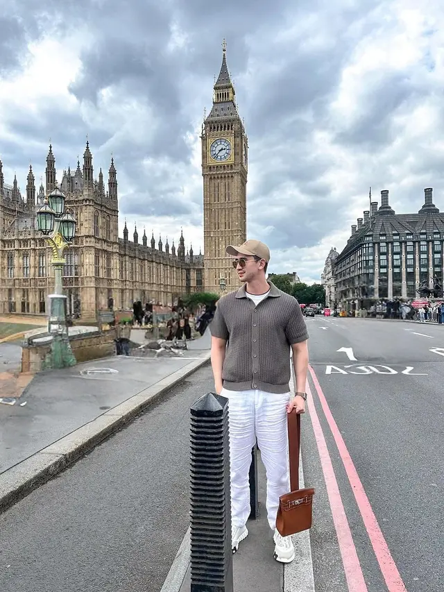 7 Potret Verrell Bramasta Liburan di London, Penampilan Jadi Sorotan