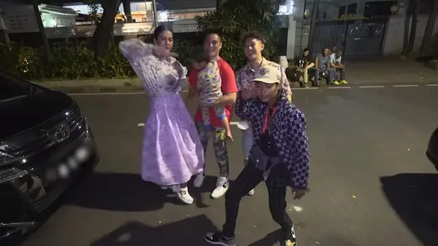 6 Momen Kedekatan Baim Wong dengan Bonge, Partner Acara Citayam Fashion Week