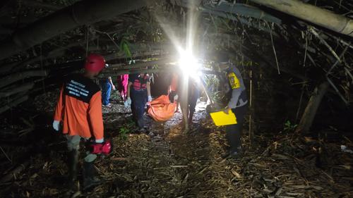 evakuasi mayat dari sungai progo