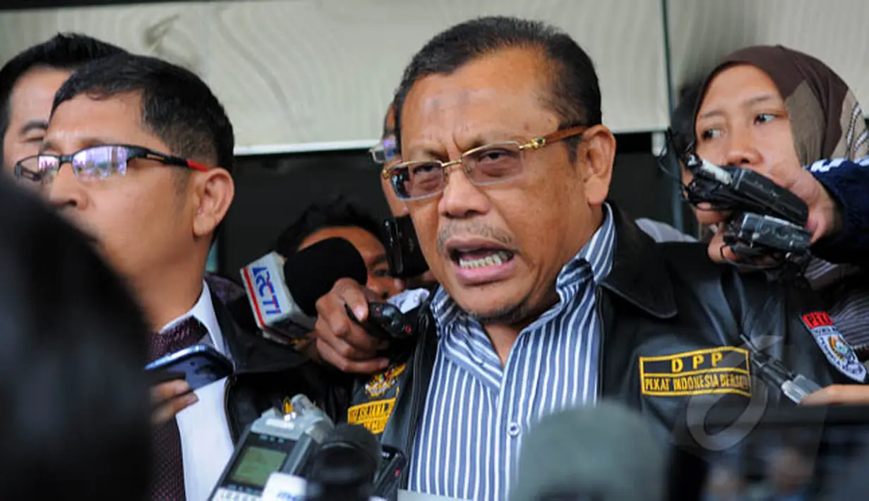 Kuasa hukum Komjen Budi Gunawan, Eggi Sudjana saat memberikan keterangan kepada wartawan di Gedung KPK, Jakarta, Senin (2/2/2015). (Liputan6.com/Faisal R Syam)