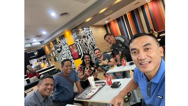 6 Potret Kenangan Taufik Lala Bareng Seleb Tanah Air, Meninggal Usai Bersepeda