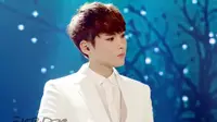 Ryeowook Super Junior menghipnotis penonton Super Show 6 di Indonesia dengan menyanyikan lagu Bebi Romeo berjudul Bunga Terakhir.