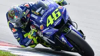 Valentino Rossi harus puas berada di posisi keenam pada tes pramusim MotoGP di Sirkuit Sepang (MOHD RASFAN / AFP)
