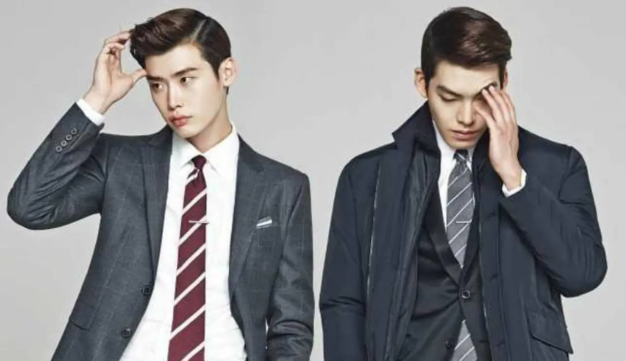 Kim Woo Bin dan Lee Jong Suk bersahabat saat mereka bermain dalam drama School 2013. Gara-gara senang akting dan berawal dari model, dua cowok ganteng ini semakin dekat. (Foto: Allkpop.com)