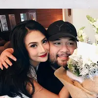 Sekitar setahun pasangan Vanessa Angel dan Didi Mahardika menjalin kasih. Kabar batal telah berhembus sekitar seminggu belakangan ini makin menguat lantaran Anggel belum mau memberi keterangan terkait hubungannya. (Instagram/vanessaangelofficial)
