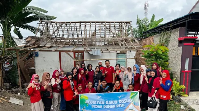 Ratusan PPPK Banyuwangi Gotong Royong Bedah Rumah Warga Miskin