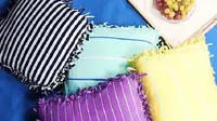 Ternyata kaos bekas bisa juga dimanfaatkan untuk dijadikan sarung bantal tanpa perlu dijahit. (Foto: Instagram/@5.min.crafts)