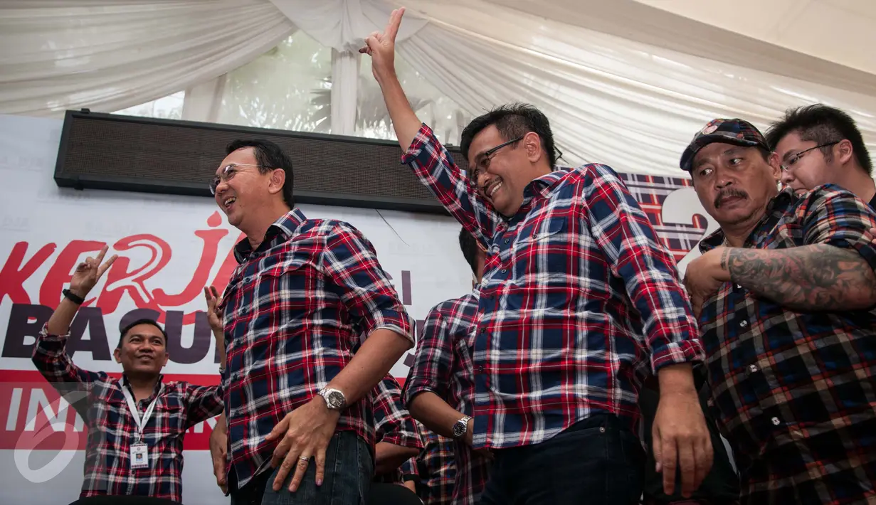 Paslon Gubernur DKI no urut 2, Basuki Tjahaja Purnama dan Djarot Syaiful Hidayat saat konferensi pers di Rumah Lembang, Jakarta, Rabu (15/2). Ahok mengingatkan pendukungnya untuk menunggu keputusan resmi dari KPUD DKI (Liputan6.com/Gempur M Surya)