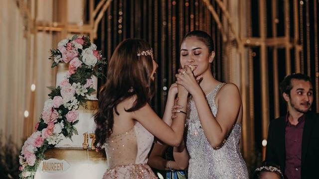Biodata Maureen Daryanani / Sister Goals Ini 10 Potret Kedekatan Marcella Maureen Daryanani : Maureen daryanani merupakan seorang aktris indonesia yang lahir pada 1 februari 2002.