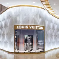 Intip tampilan terkini salah satu butik Louis Vuitton di Jakarta yang memikat mata. Berlokasi di Pacific Place, butik yang telat melalui proses renovasi kurang lebih enam bulan telah dibuka kembali. [ Foto: dok Louis Vuitton Indonesia]
