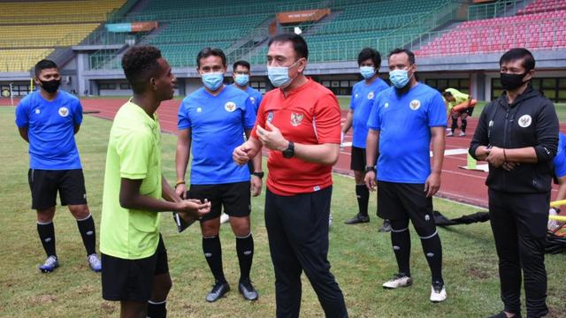 Ketua PSSI, Mochamad Iriawan, mengunjungi pemusatan latihan Timnas Indonesia U-16 di Stadion Patriot Candrabhaga, Bekasi, Kamis (16/7/2020).