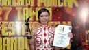 Yuki Kato meraih anugerah Pemeran Wanita Film Televisi Terpuji pada film Akankah Bunda Datang ke Pernikahanku?, Bandung, (13/9/14). (Liputan6.com/Panji Diksana)