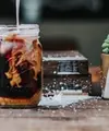 Ilustrasi es kopi susu. Sumber foto: unsplash.com/Tyler Nix.