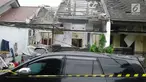 Sejumlah rumah di Cimanggu Residence, Kota Bogor, rusak setelah selang saluran gas milik Perusahaan Gas Negara (PGN) meledak, Rabu (14/2). Diduga, ledakan disebabkan karena selang gas PGN bocor setelah digigit anjing. (Liputan6.com/Achmad Sudarno)